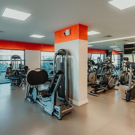 リアル マリーナ ホテル ＆ スパ オリョン エクステリア 写真 The gym at the University of Roehampton