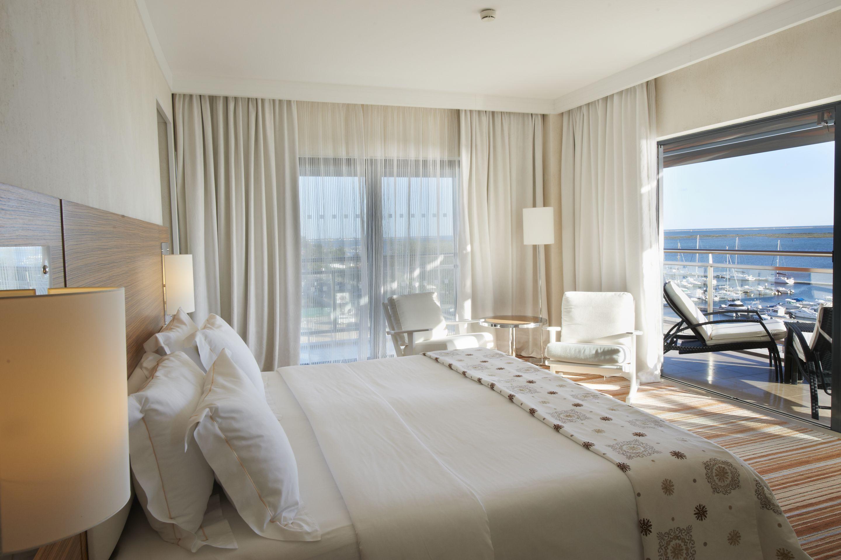 リアル マリーナ ホテル ＆ スパ オリョン エクステリア 写真 A bedroom at the hotel