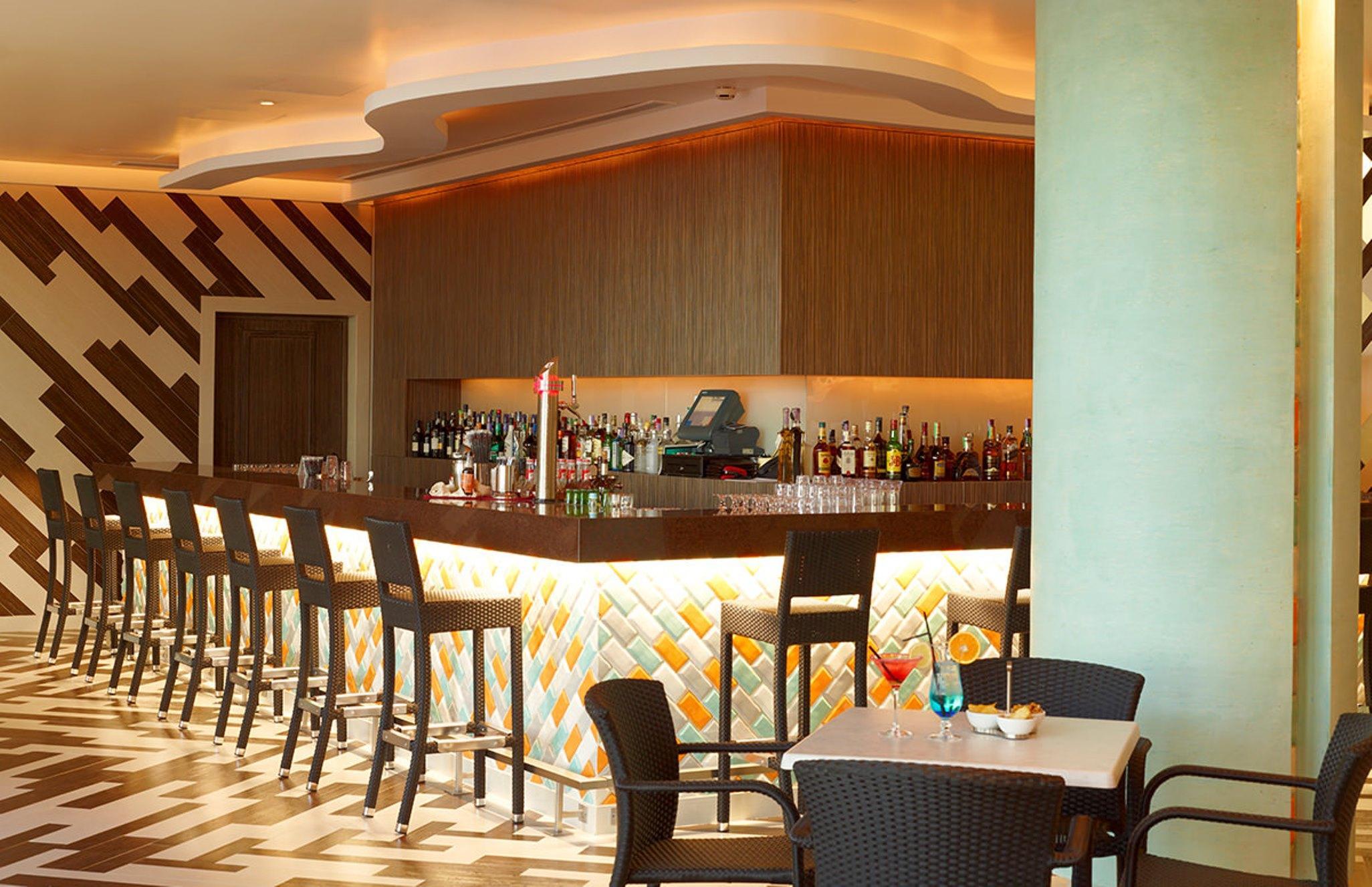 リアル マリーナ ホテル ＆ スパ オリョン エクステリア 写真 The bar at the hotel