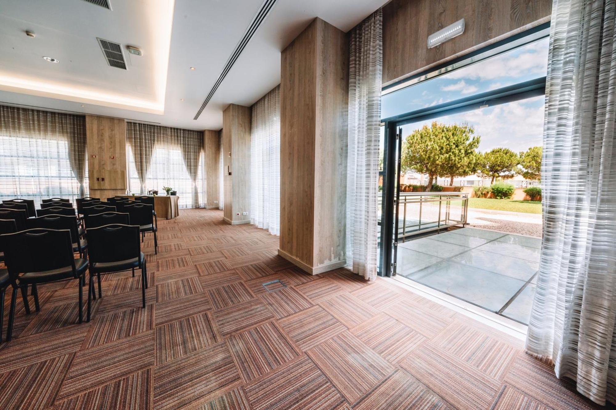 リアル マリーナ ホテル ＆ スパ オリョン エクステリア 写真 The interior of the hotel