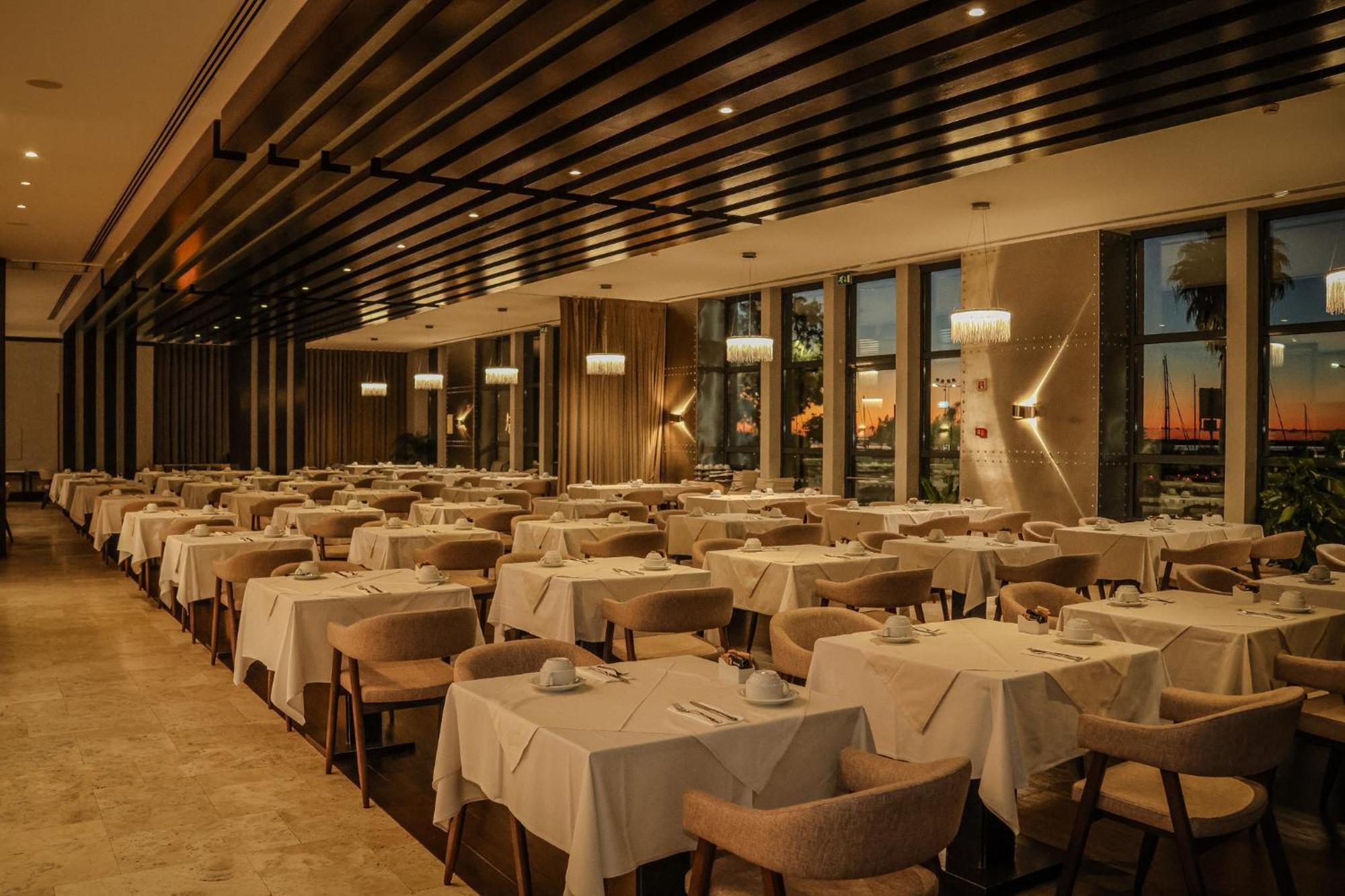 リアル マリーナ ホテル ＆ スパ オリョン エクステリア 写真 The restaurant