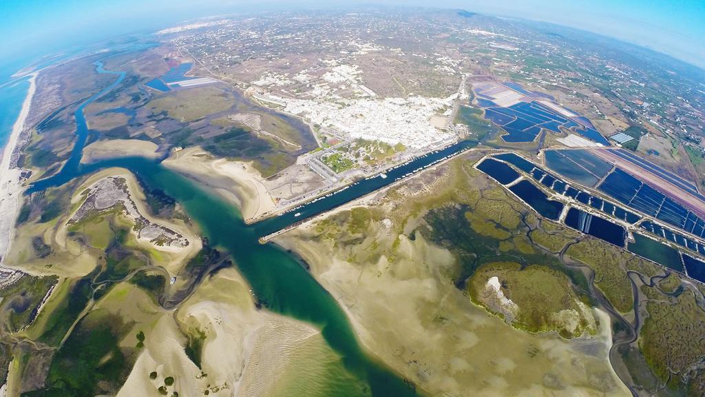 リアル マリーナ ホテル ＆ スパ オリョン エクステリア 写真 Aerial view of the port of Huelva