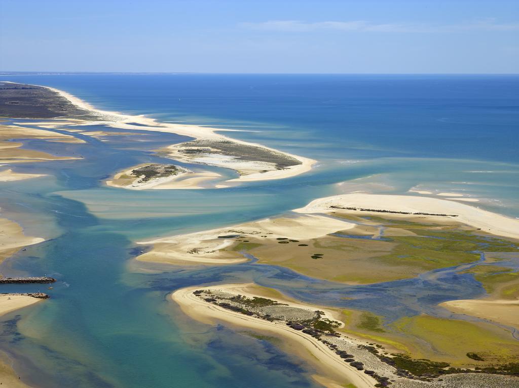 リアル マリーナ ホテル ＆ スパ オリョン エクステリア 写真 Aerial view of the barrier islands